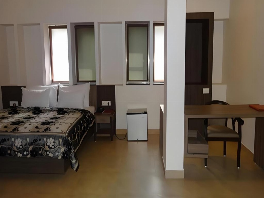 Room image 4